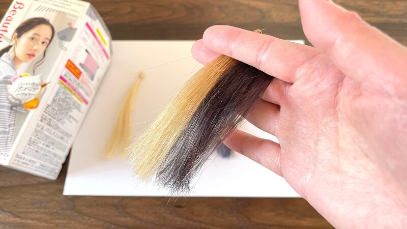 金毛束をビューティーラボ ホイップヘアカラー クラシックアッシュで染めた仕上がりの色味